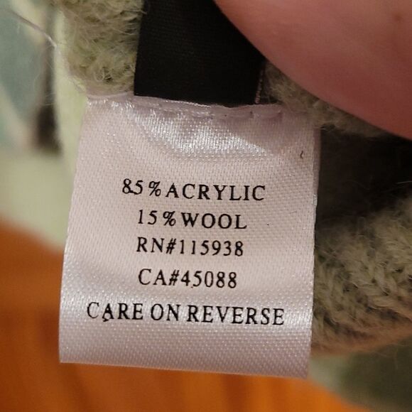 Beautiful Rumor sweater size M-L - Picture 8 of 8